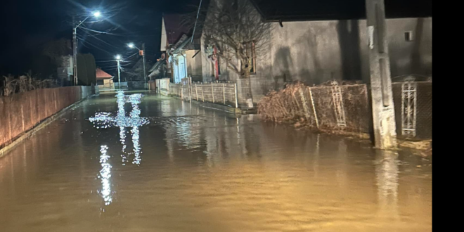 Inundații în Căianu Mic și Căianu Mare. Pompierii intervin de URGENȚĂ